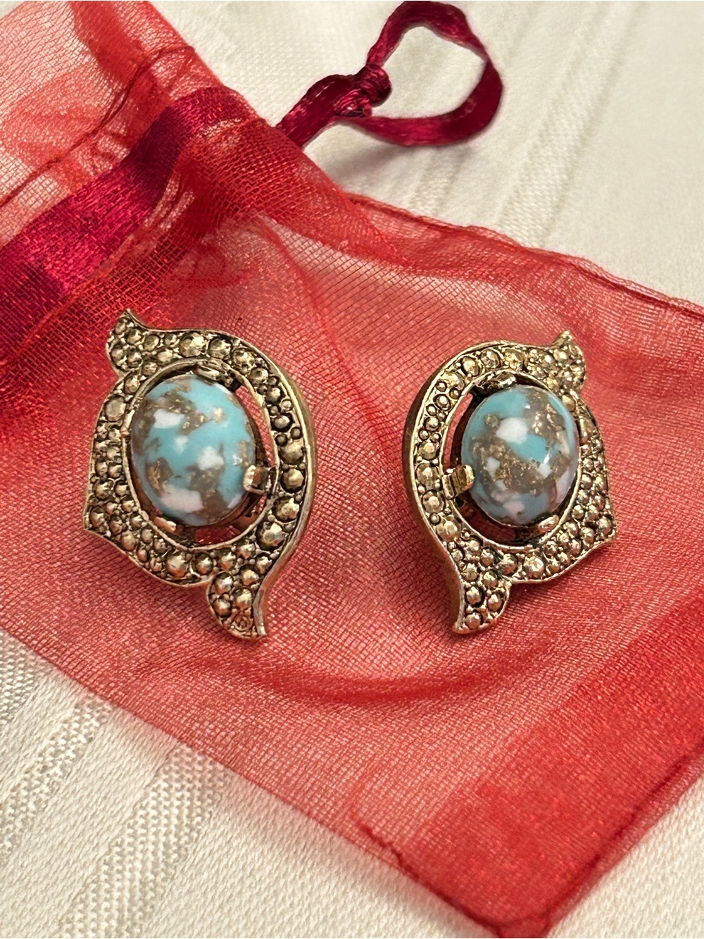 Vintage Sarah Coventry Gold-Tone faux Cabochon Clip Earrings